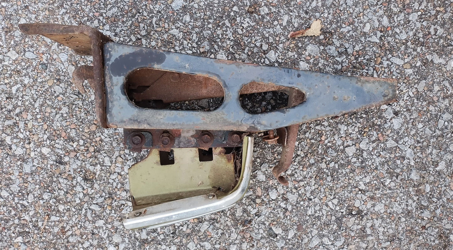 1967 Mercury Cougar hood latch assy w grille center