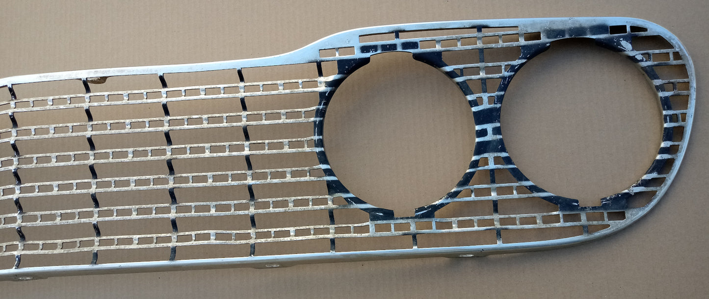 1960 Ford Galaxie Sunliner Country Sedan front grille