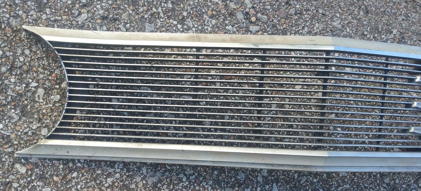 1969 Chrysler Newport New Yorker front grille