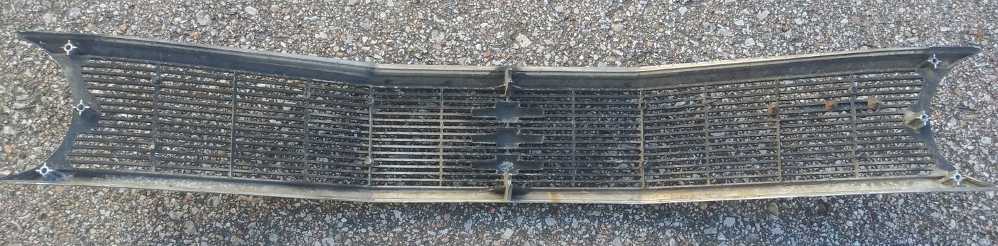 1969 Chrysler Newport New Yorker front grille