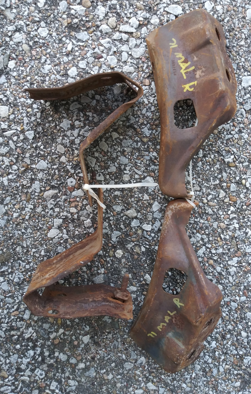 1971-72 Chevrolet Malibu rear bumper brackets