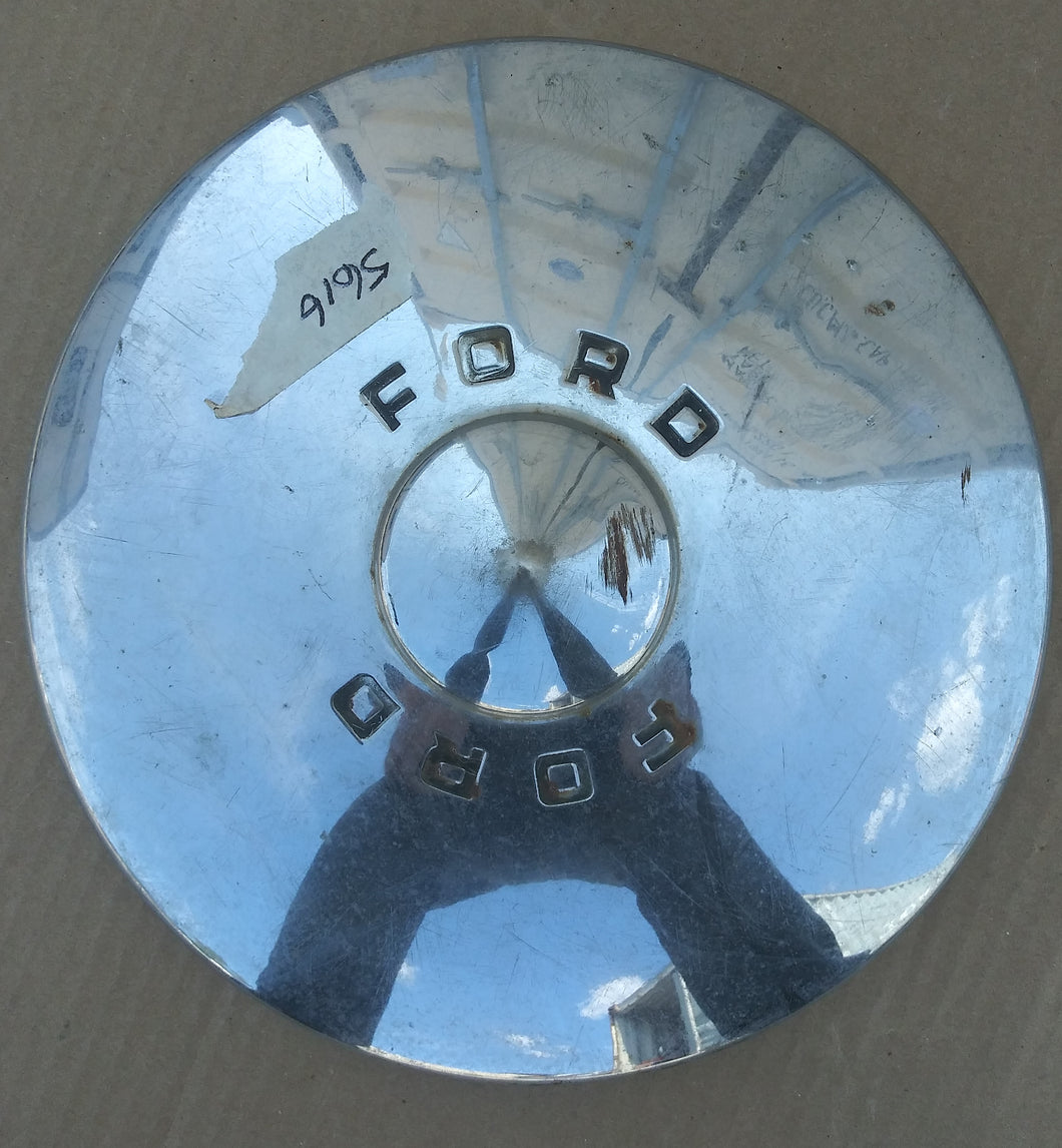 1949 Ford hub cap