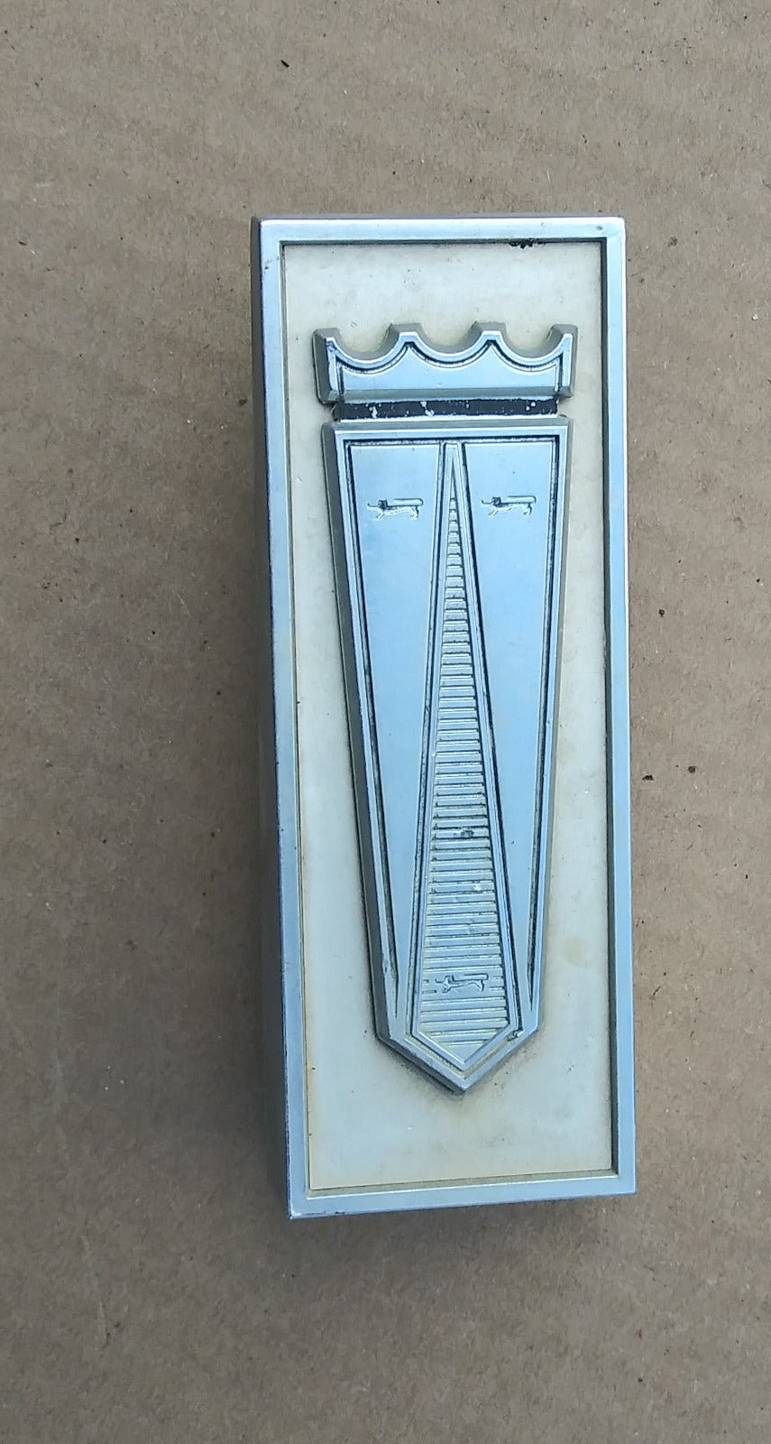 1965 Ford Galaxie grille emblem
