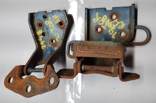 1970-71 Ford Torino door hinges RH