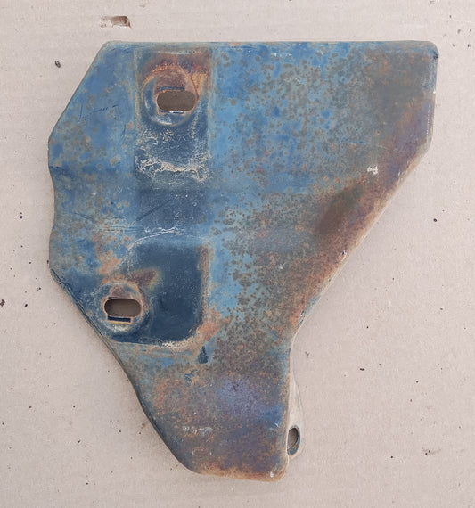 1977 Oldsmobile Cutlass header panel center bracket