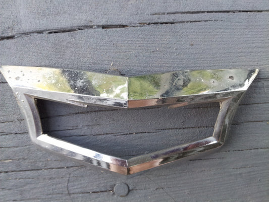 1956 Chrysler Newport/New Yorker hood emblem