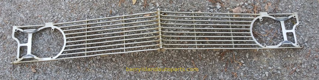1962 Oldsmobile 98 Starfire front grille