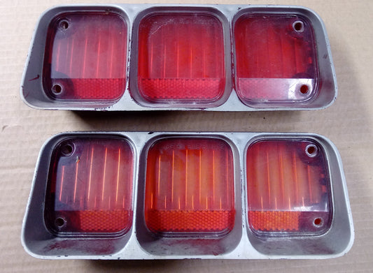 1972 Oldsmobile Cutlass taillight lenses upper