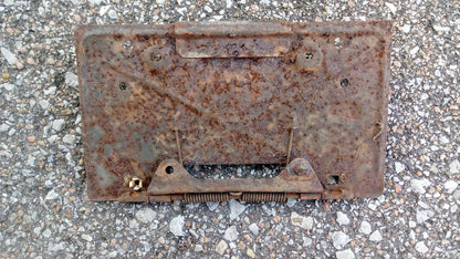 1977 Chevrolet Monte Carlo license plate fuel door